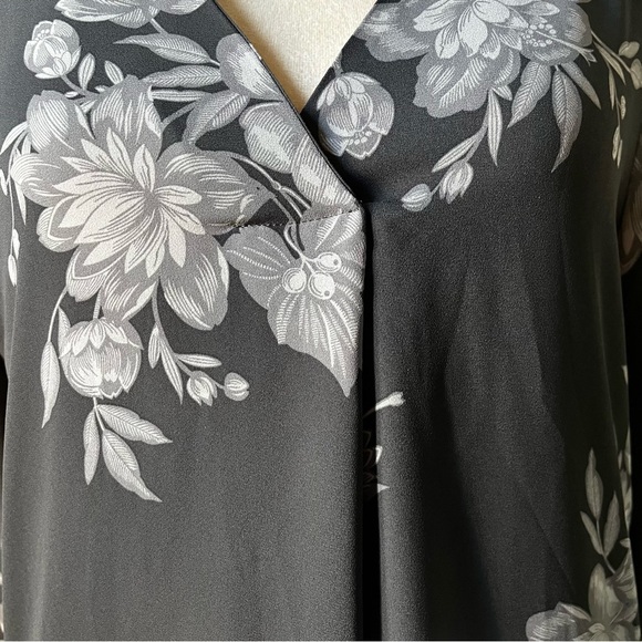 Ann Taylor Women's Long Sleeved Blouse Gray Floral V Neck Pleated Front Size Sm - Picture 3 of 9